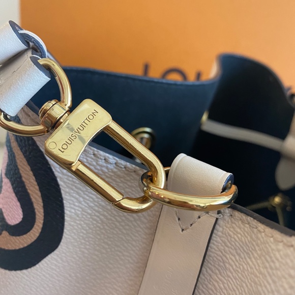 Louis Vuitton NeoNoe Wild at Heart - Picture 13 of 15